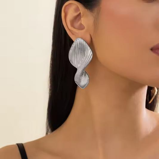 The Piega Earrings in Silver